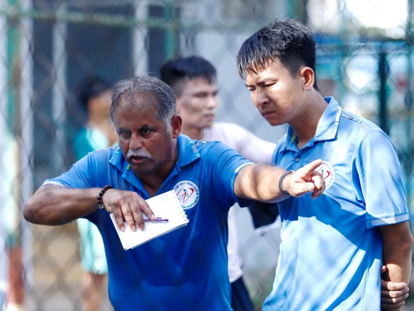 Doi bong cua Cong Vinh sa thai HLV, don duong cho Miura tro lai VN? hinh anh
