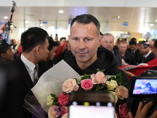 Ryan Giggs va Paul Scholes den Ha Noi, bat dau hanh trinh o Viet Nam hinh anh