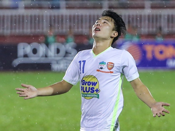 Ban thang dang cap cua tien ve Tran Minh Vuong hinh anh