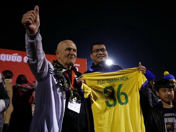 HLV tung vo dich chau Au tam biet Thanh Hoa sau ngoi A quan V.League hinh anh