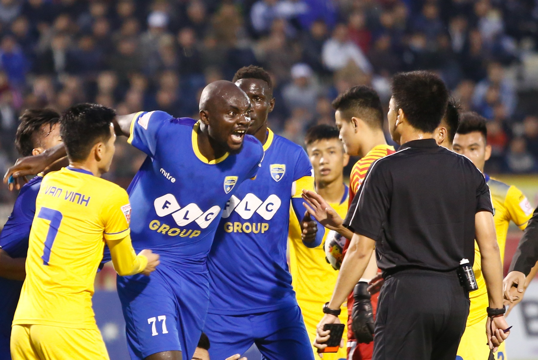 Ngoai binh V.League chi su trai nguoc giua A.League anh 1