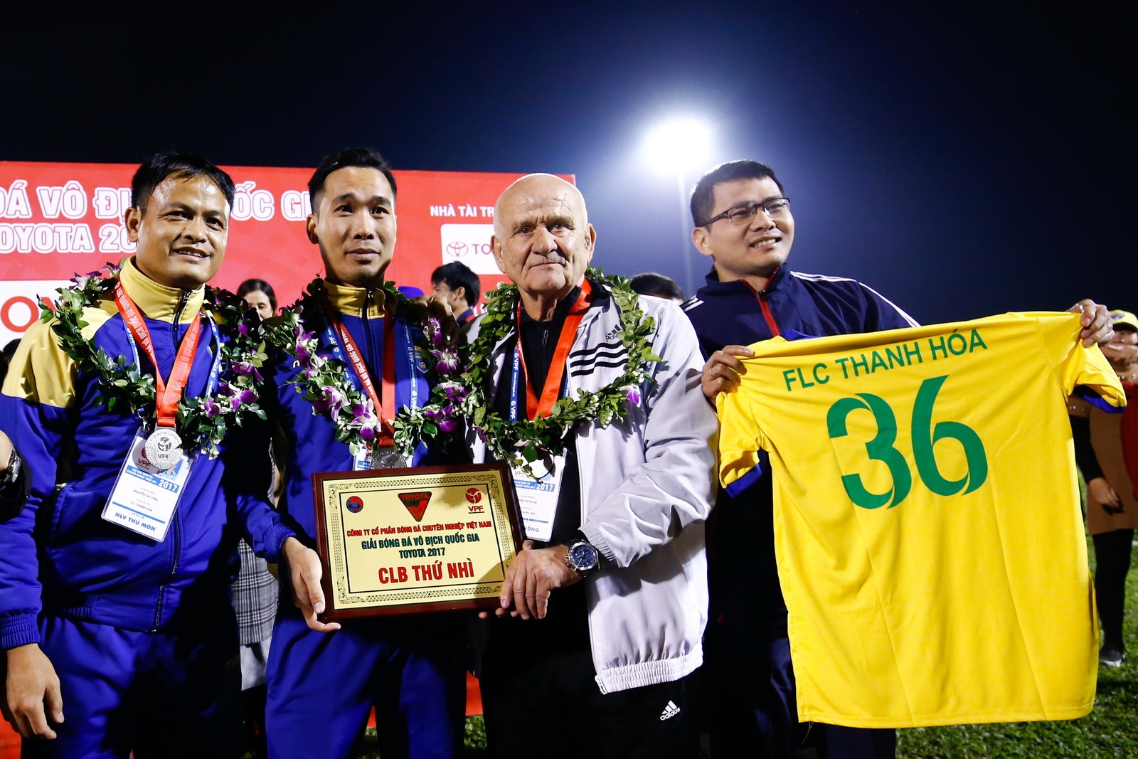 Van Quyet xung dang Qua bong Vang anh 2