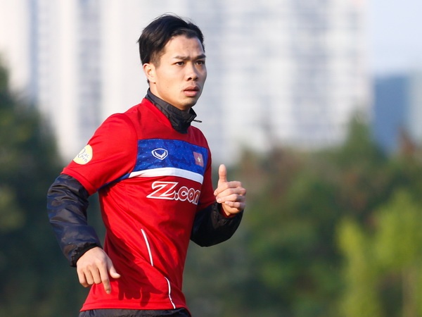 Cong Phuong doi mat voi bai tap kho cua HLV Park Hang-seo hinh anh