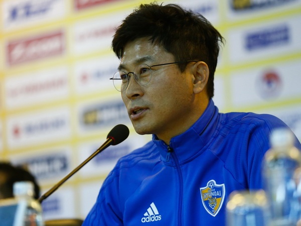 HLV Ulsan: Neu ong Park cho phep, toi san sang su dung Xuan Truong hinh anh