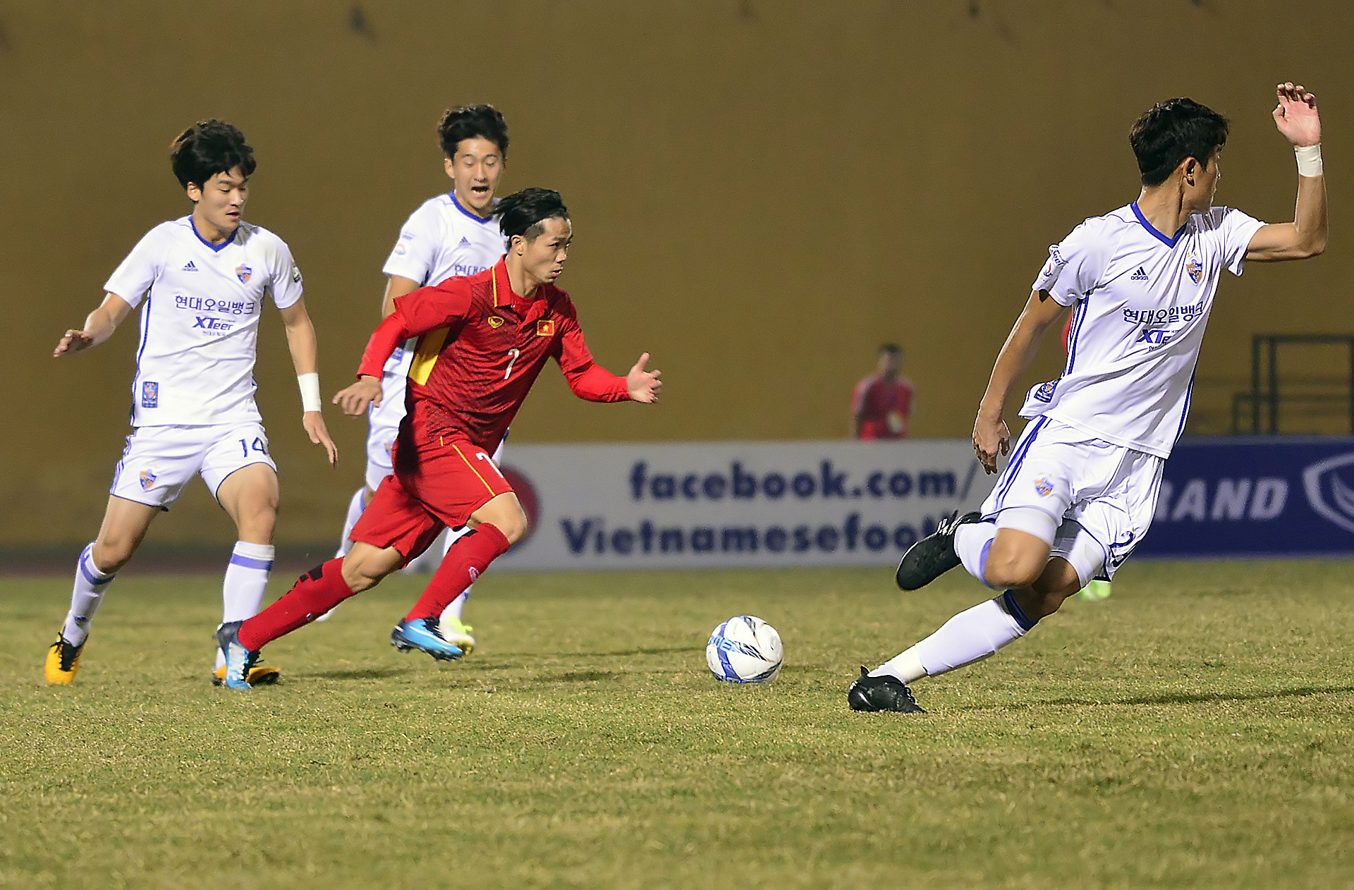 Cong Phuong tit ngoi,  U23 Viet Nam thua Ulsan anh 1