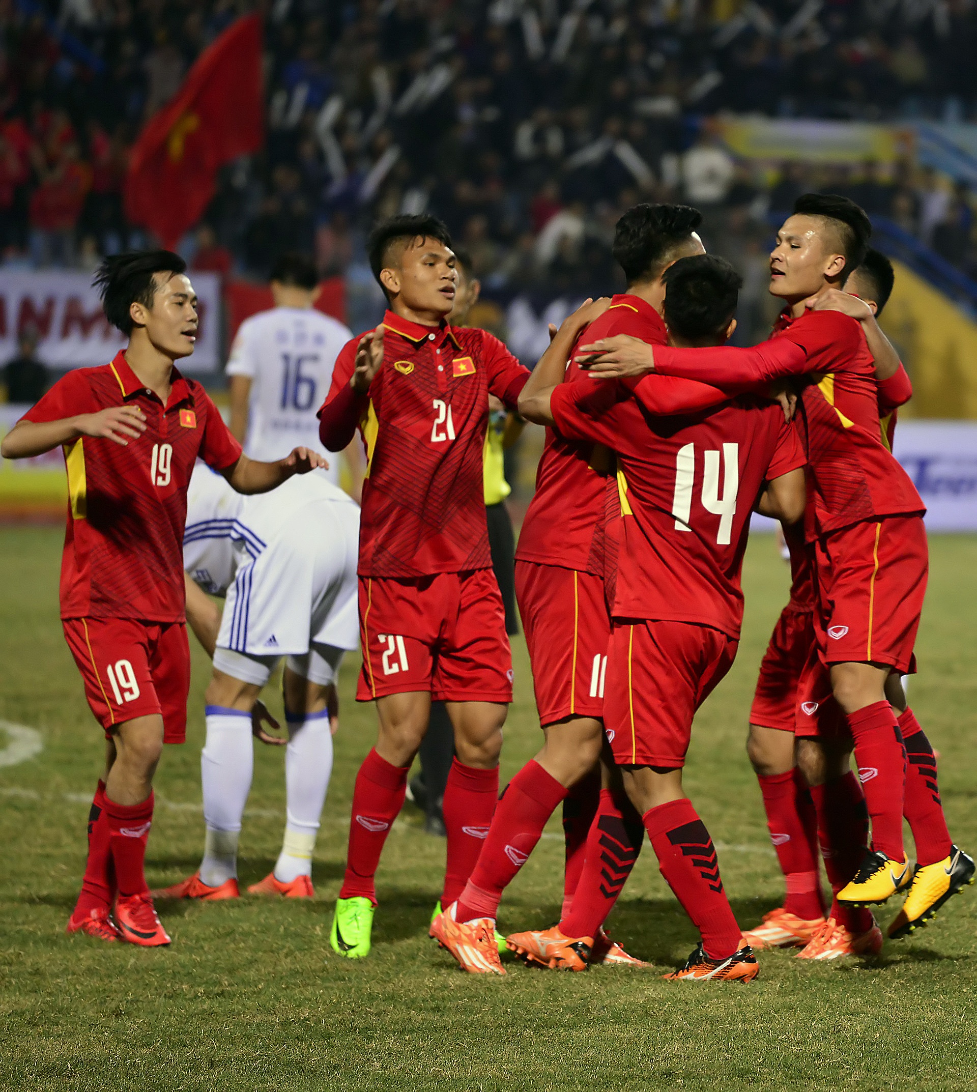 Cong Phuong tit ngoi,  U23 Viet Nam thua Ulsan anh 7