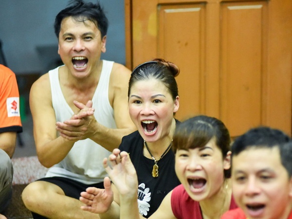 Cha Quang Hai bat khoc khi con trai lam nen lich su hinh anh