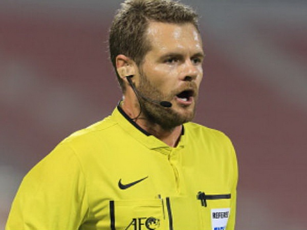 Trong tai Manh Hung: Thoi phat den U23 Viet Nam la khong thuyet phuc hinh anh