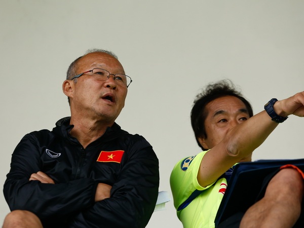 Tai Em: Ong Park co nhieu mat gioi hon Henrique Calisto hinh anh