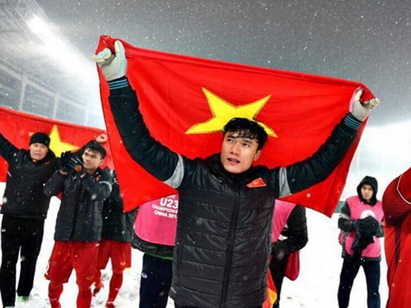 Bui Tien Dung: Thu mon quoc dan, 'nguoi nhen' cua U23 Viet Nam hinh anh