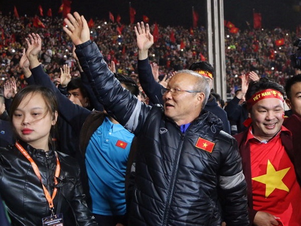 U23 Viet Nam den voi nguoi ham mo mien Nam tren san Thong Nhat hinh anh