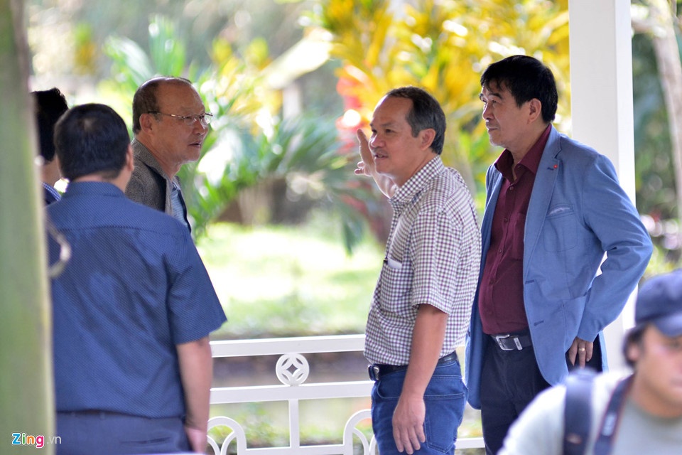 HLV Park Hang-seo len pho nui tri an bau Duc anh 1