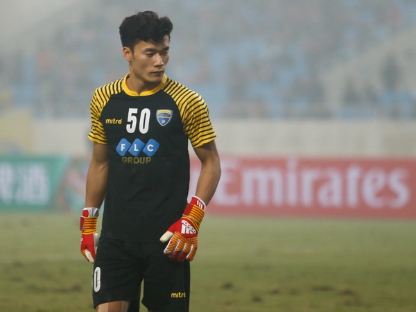 HLV nguoi Romania hua se bao boc Bui Tien Dung o Thanh Hoa hinh anh