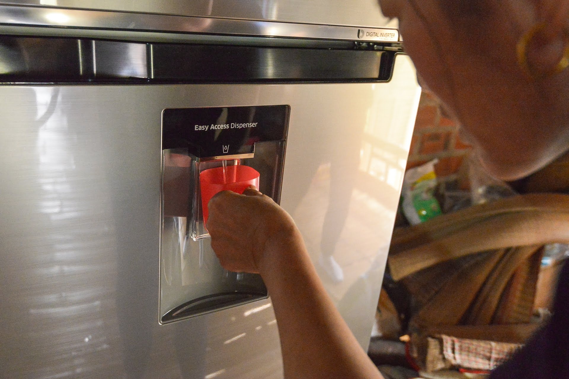 Me Bui Tien Dung nhan qua dac biet nhan 8/3 anh 4