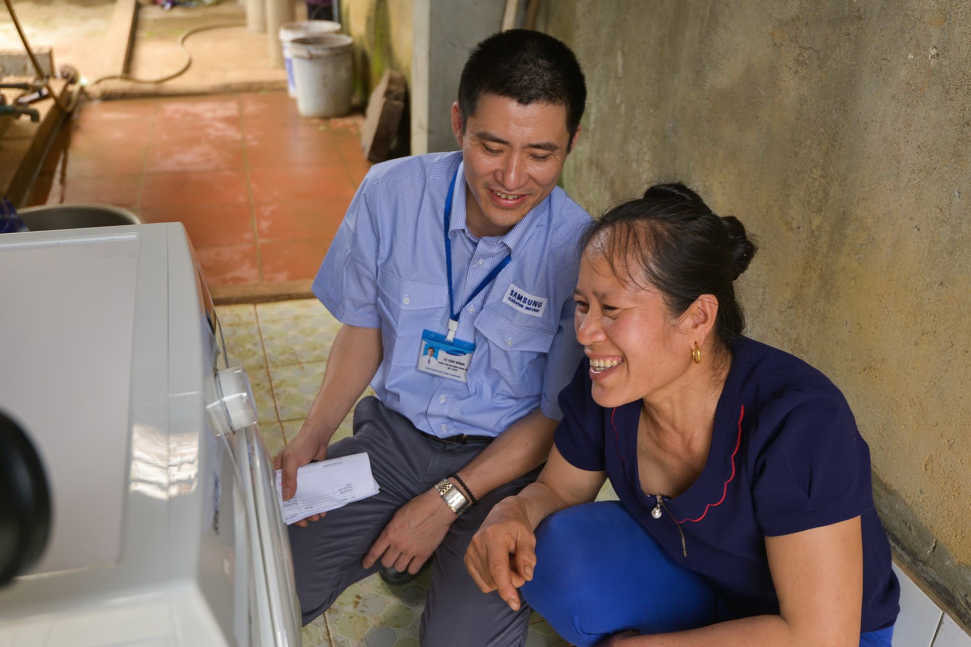 Me Bui Tien Dung nhan qua dac biet nhan 8/3 anh 7