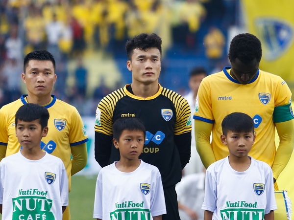 Tien Dung kien tao ban duy nhat, HLV Thanh Hoa het loi khen ngoi hinh anh