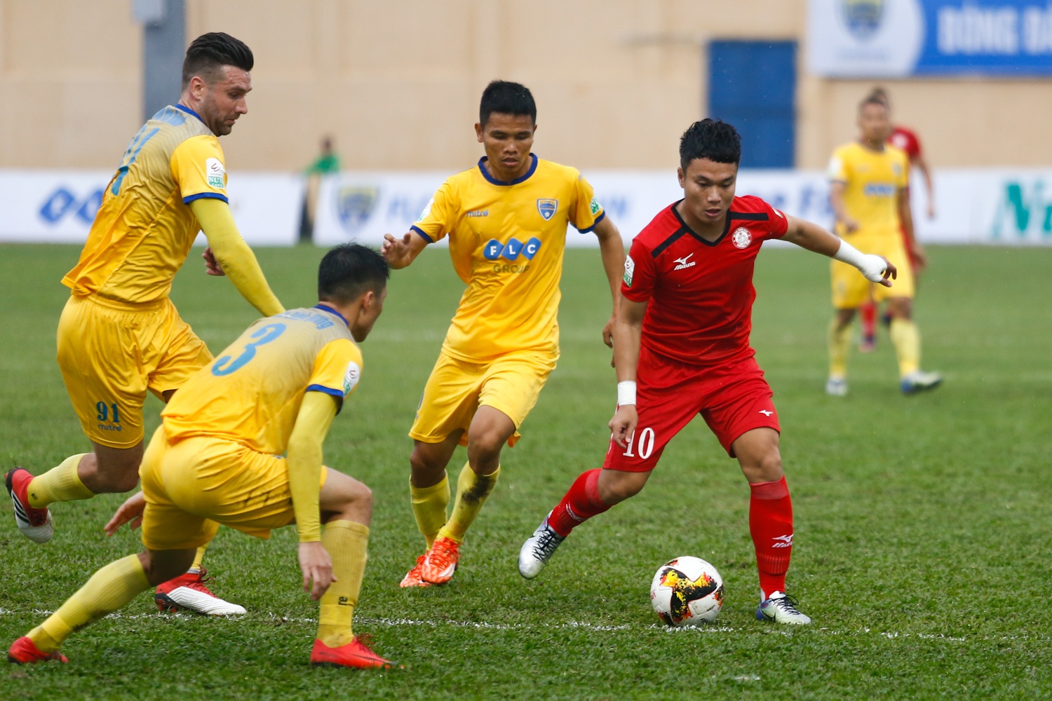 Thanh Hoa pha hong ngay tro lai cua HLV Toshiya Miura anh 5