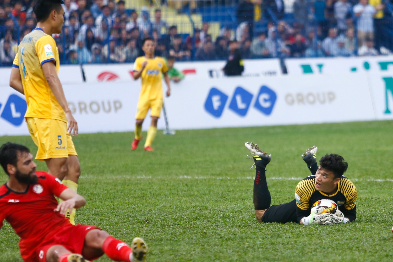 Thanh Hoa pha hong ngay tro lai cua HLV Toshiya Miura anh 7