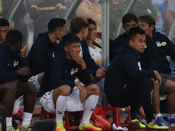 Tuan Anh chan thuong 6 tuan, lo hen doi tuyen Viet Nam hinh anh