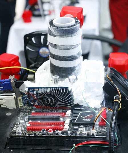 Dau DoTA 2 va thi ep xung huong den trien lam CES 2014 hinh anh