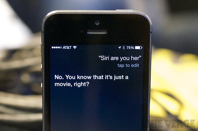 Siri tren iPhone ghen ti voi dien vien Scarlett Johansson hinh anh