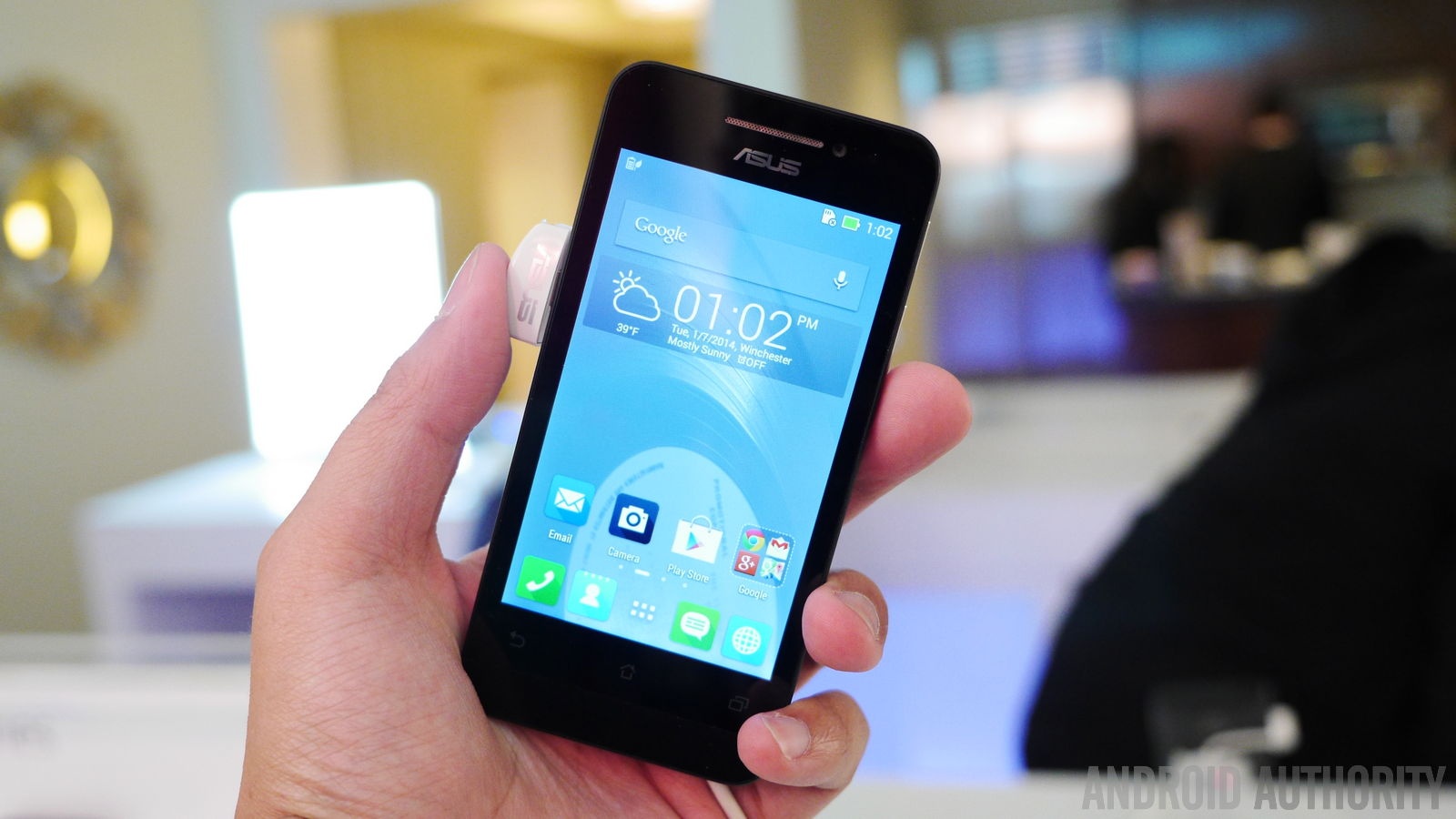 Anh smartphone Asus gia 99 USD sap ve Viet Nam hinh anh