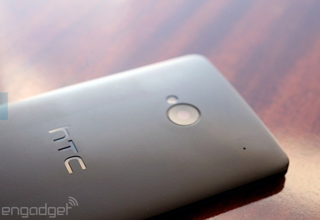Xuat hien ban nguyen mau cua HTC One vo nhua hinh anh