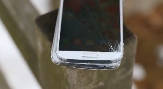 Galaxy S5 va S4 tha roi tu tren cao thu do ben hinh anh