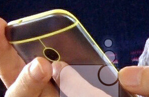 Lo anh thuc te One mini 2 vo kim loai vien mau vang hinh anh