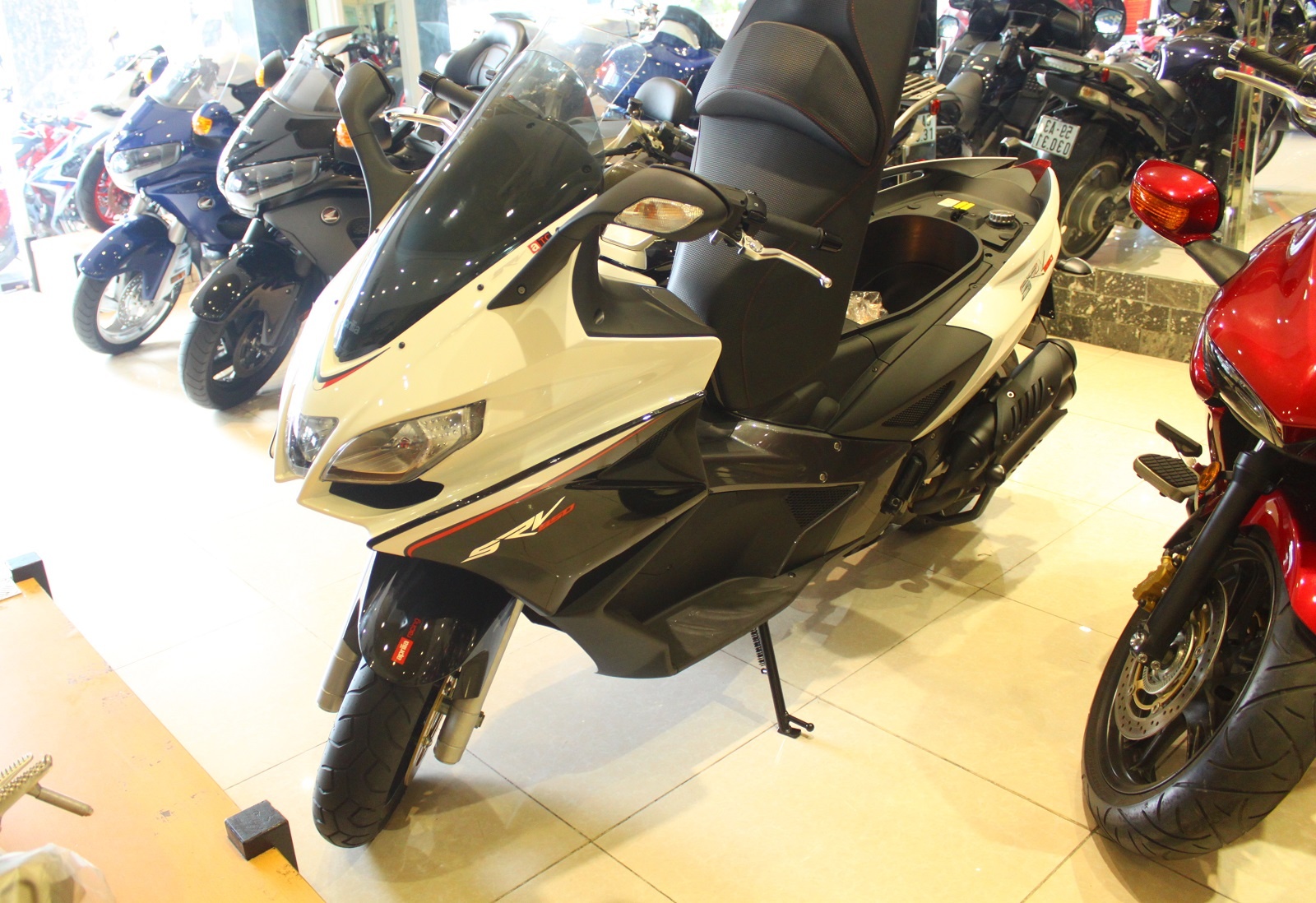 Xe tay ga khong lo Aprilia SRV 850 tai Sai Gon hinh anh