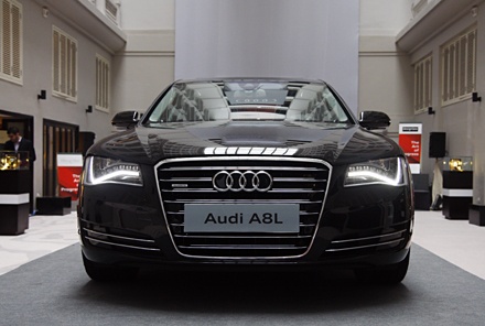 Can canh Audi A8L tai Viet Nam hinh anh