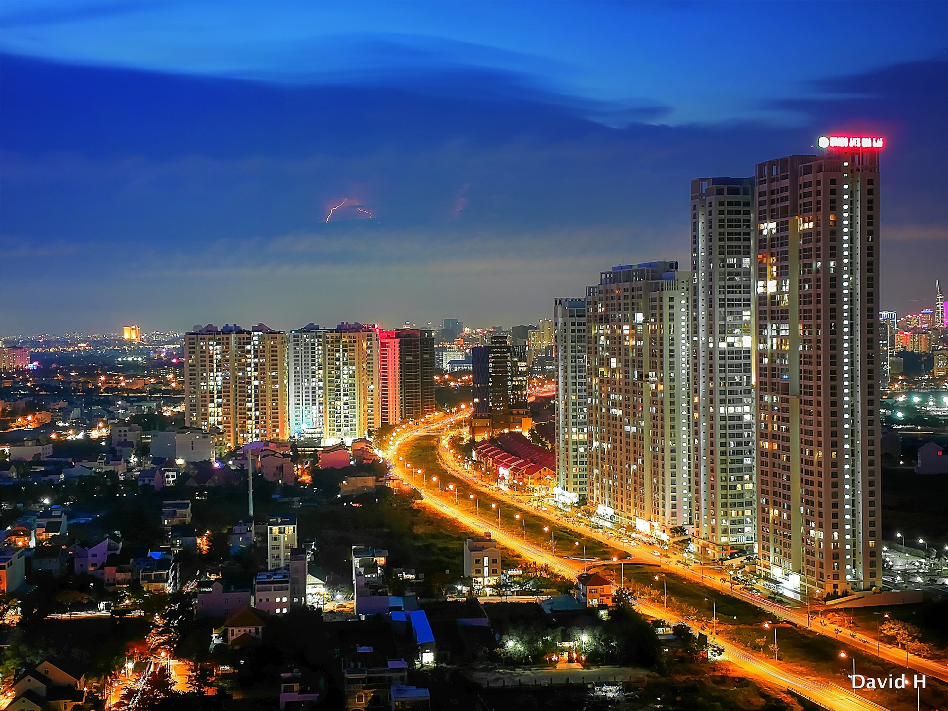 16 nhà cao tầng q7 100 , 3,2s