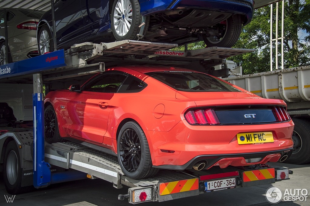 Ford Mustang GT the he moi lan dau xuat hien tren duong hinh anh