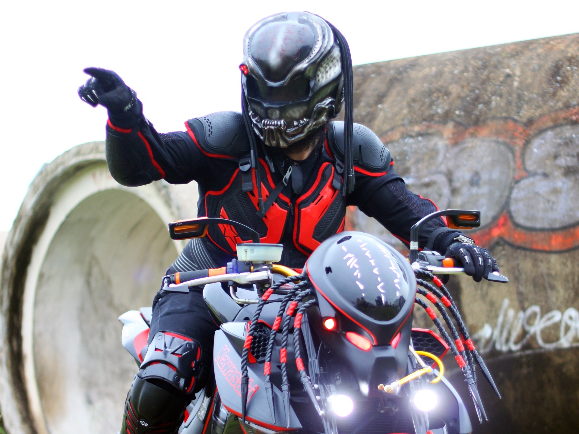 Z1000 do kieu quai vat ngoai hanh tinh o Sai Gon hinh anh