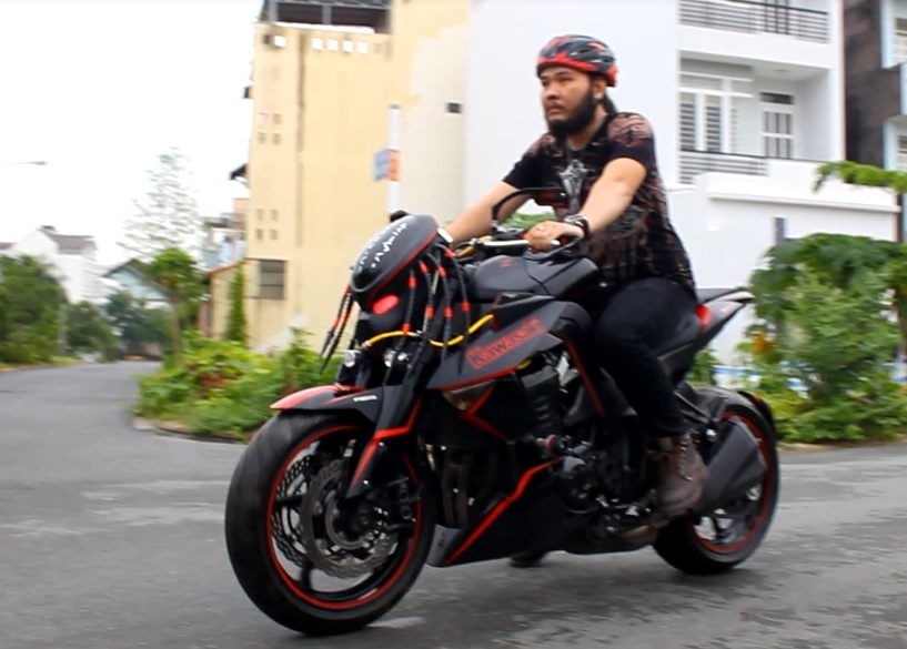 Quai vat Z1000 Predator trinh dien o Sai Gon hinh anh