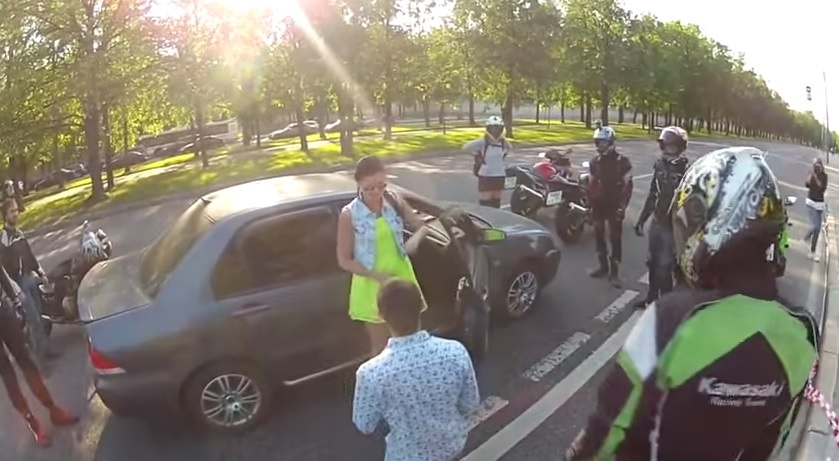 Dan canh cau hon kieu biker gay sot tren mang hinh anh