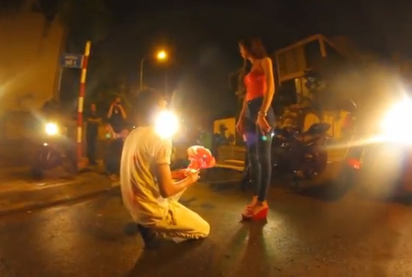 Biker Viet dan canh bat cuop de cau hon hinh anh