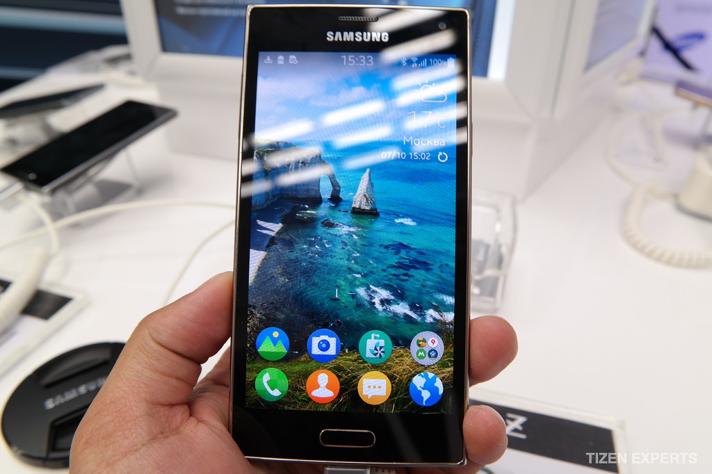 Samsung Z lo anh chup thuc te tai Hoi nghi Tizen o Nga hinh anh