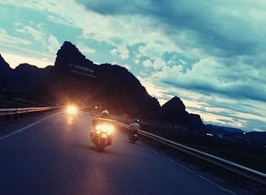 CLB đặt chân tới đèo Ngang, Quảng Bình khi trời đã xẩm tối.