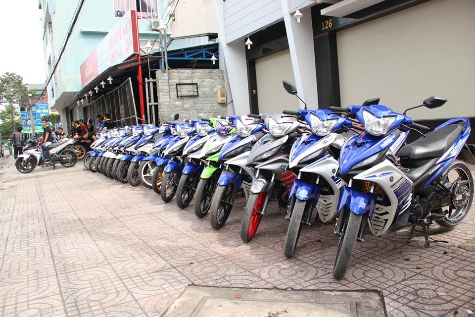 Hang chuc chiec Exciter cung mau tu hop hinh anh