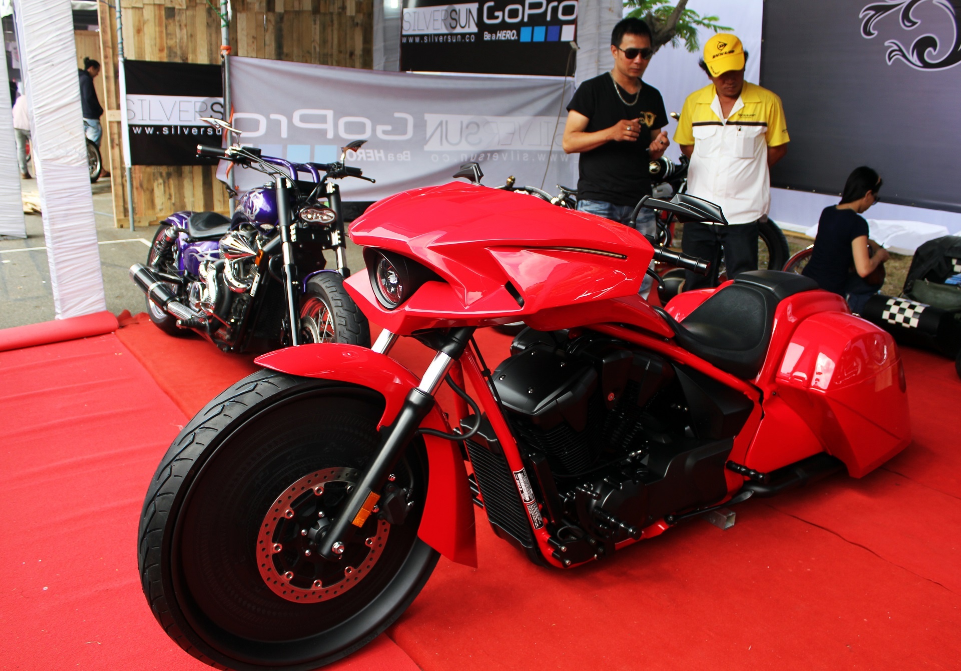 Honda Fury do trong dong Dong Son cua tho Viet hinh anh