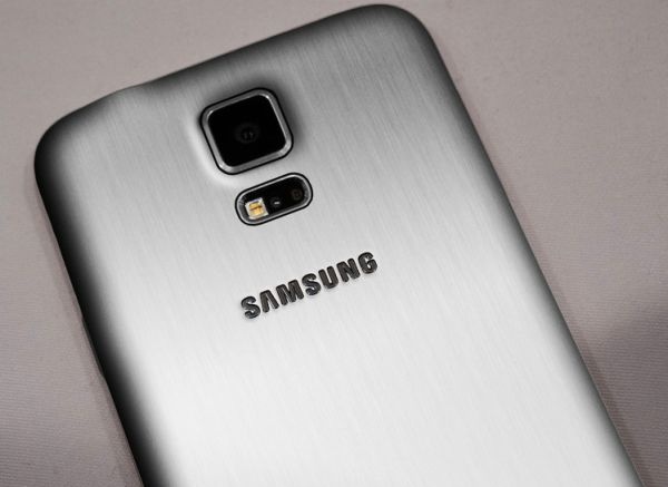 Samsung Galaxy Alpha se chi co man hinh do phan giai 720p hinh anh