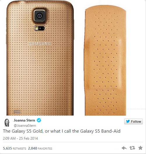 Thiết kế mặt sau của Galaxy S5 được ví von như một chiếc băng cá nhân