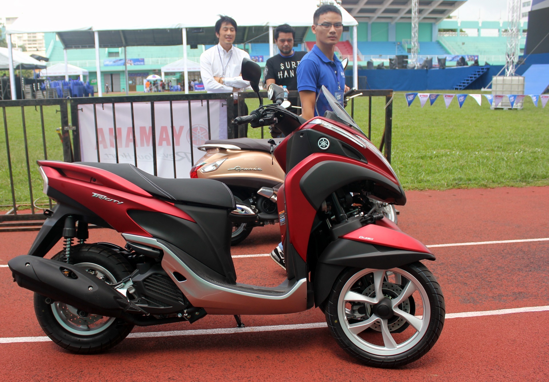 Chay thu xe tay ga 3 banh Yamaha Tricity tai Viet Nam hinh anh