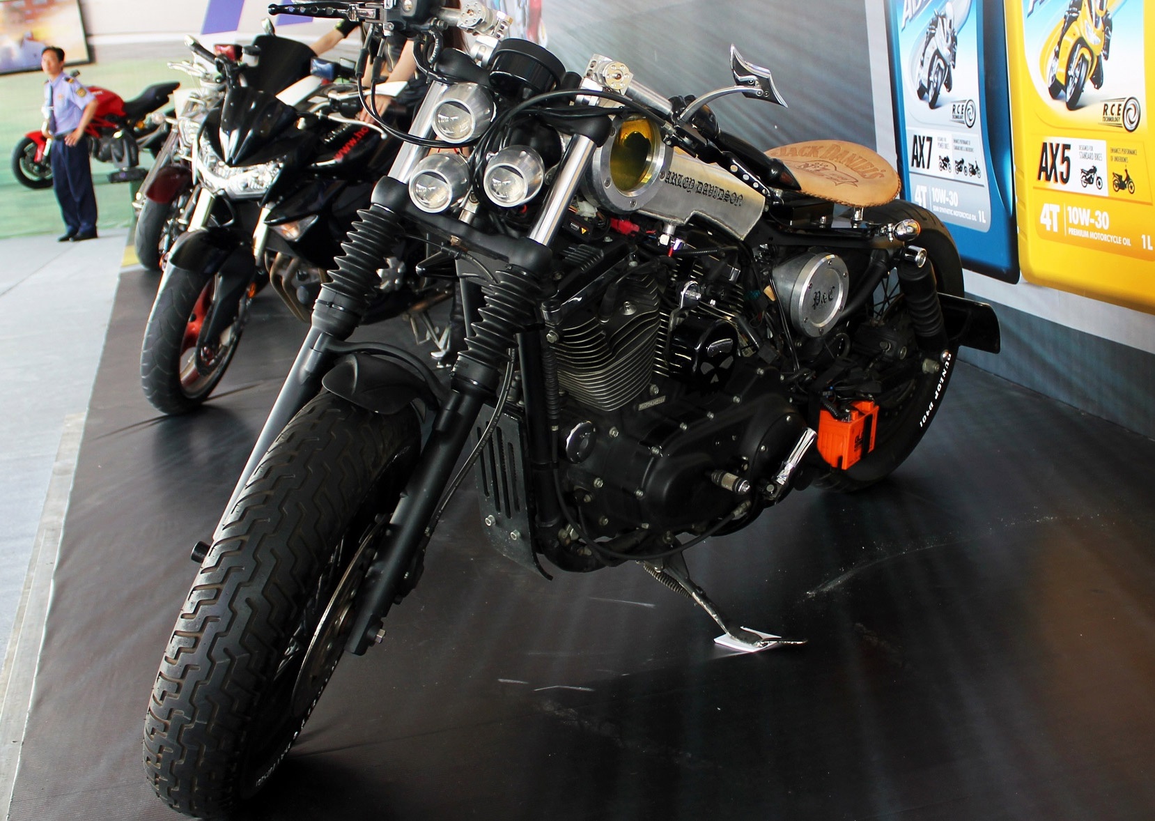 Harley-Davidson do kieu bobber sieu doc cua biker mien Trung hinh anh