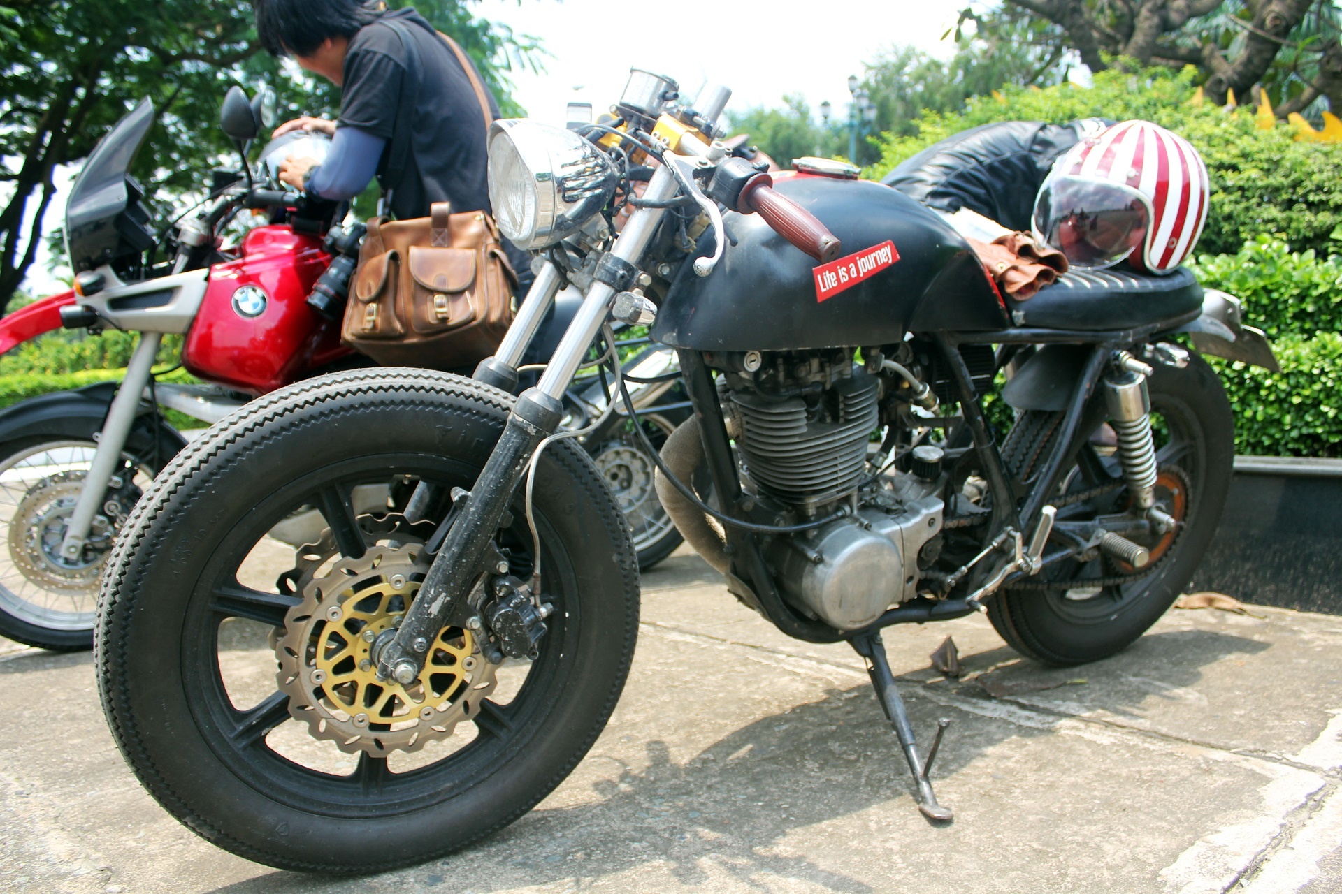 Yamaha SR500 do kieu 'ca phe bui' o Sai Gon hinh anh