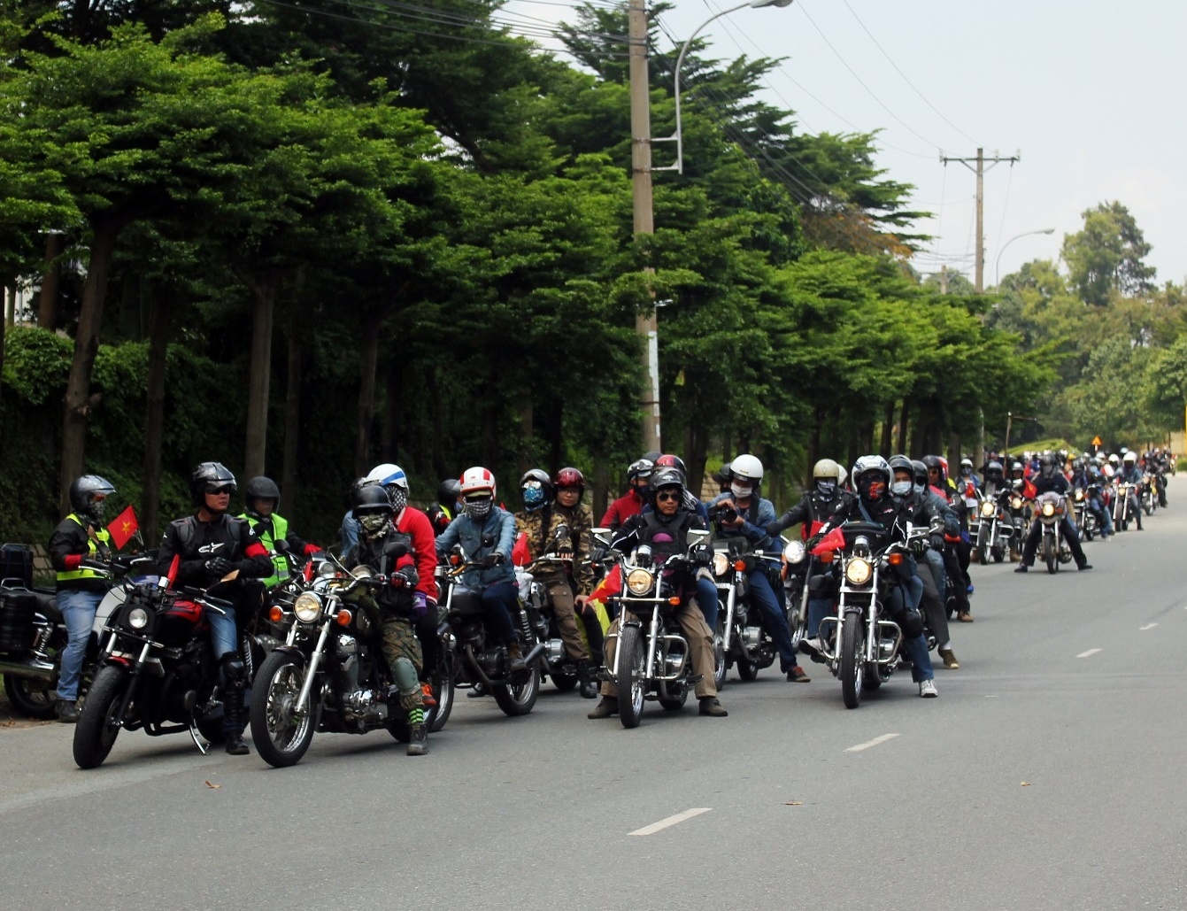 Hon 200 chiec xe do cua phuot thu Sai Gon di Da Lat hinh anh