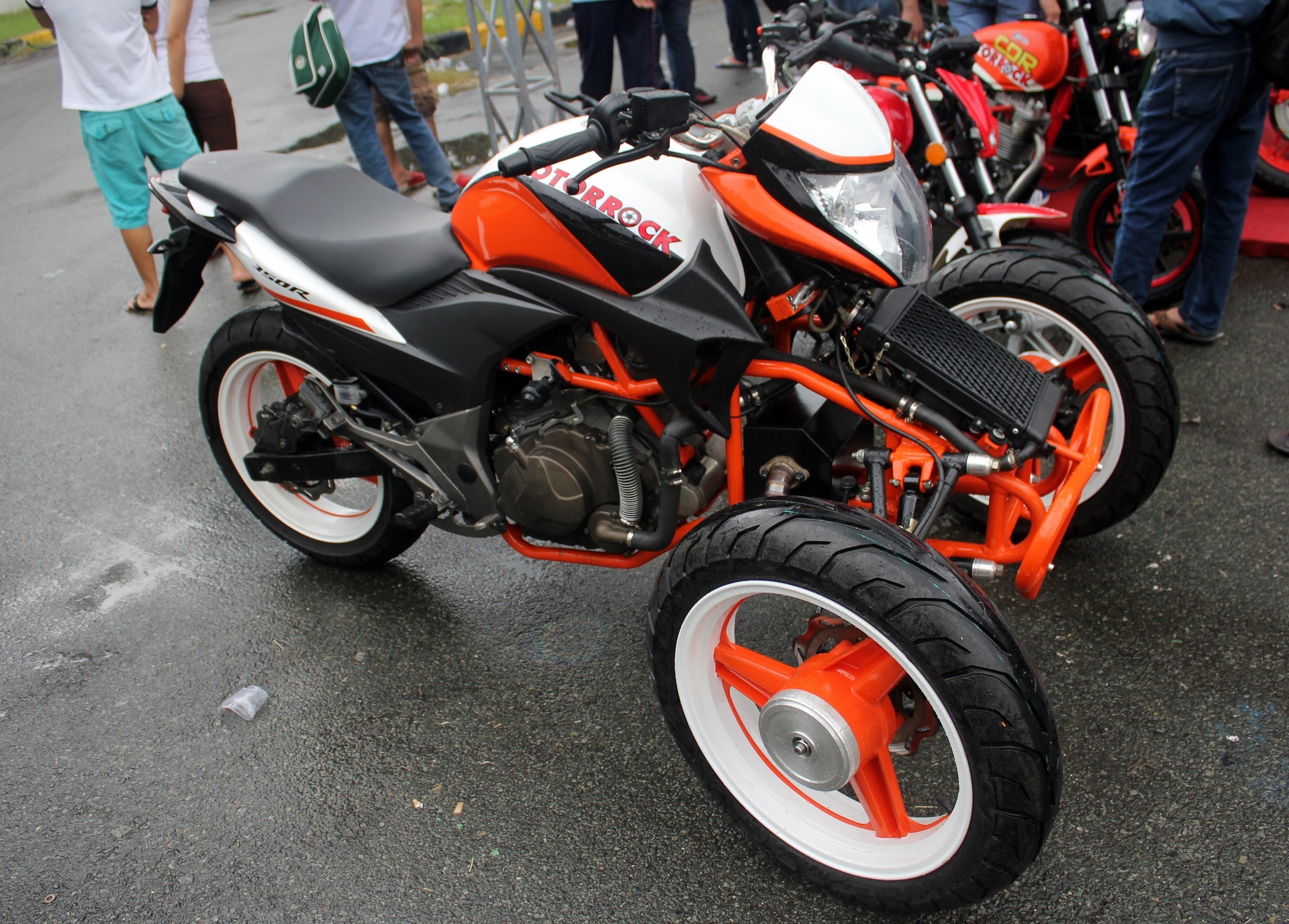 Honda CB300R do 3 banh kieu 'cay nha la vuon' hinh anh