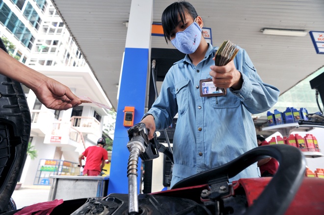 Vi sao cay xang mang tieng gian khi khach do day binh? hinh anh