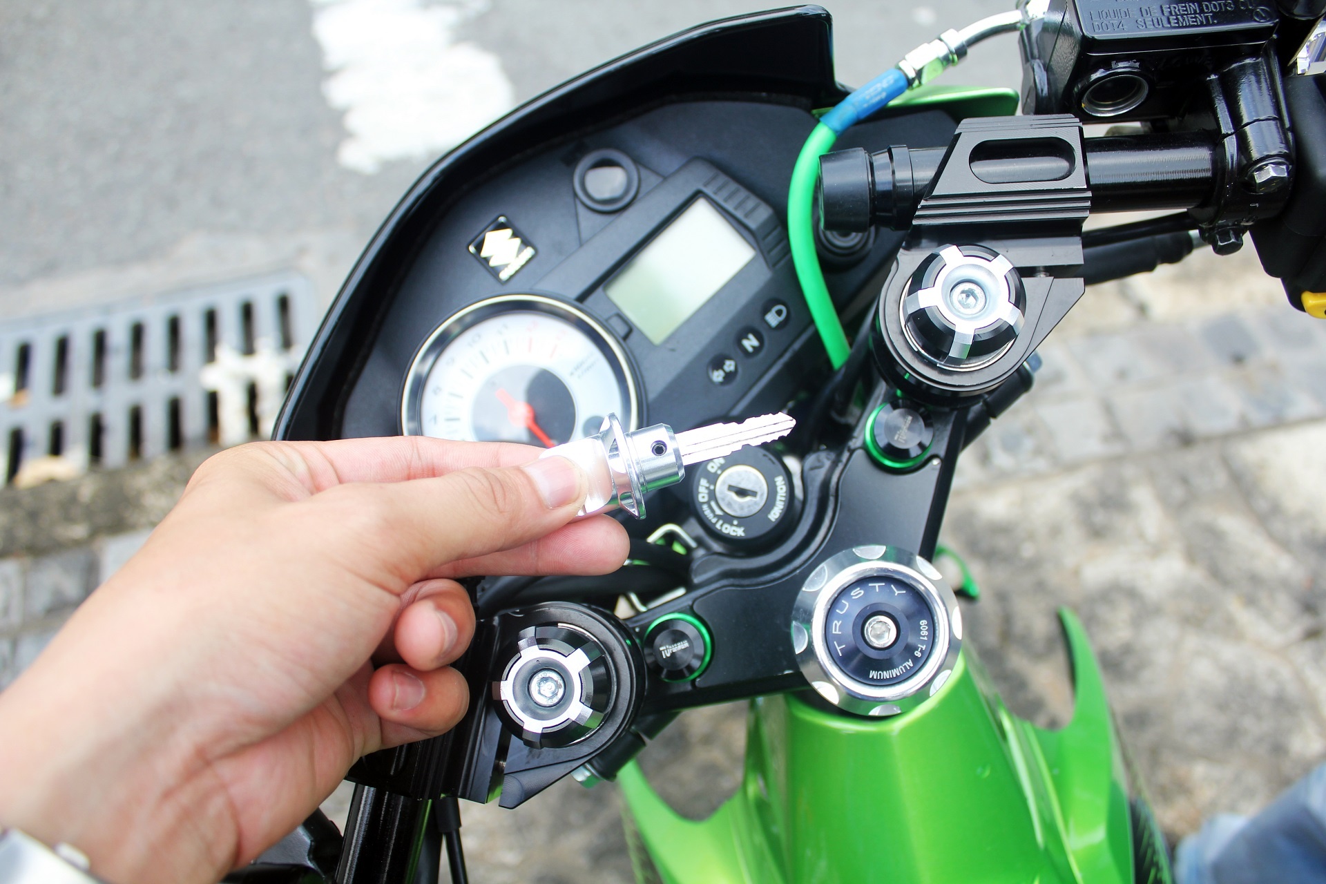 Chu Raider do gioi thieu ve qua trinh do xe hinh anh